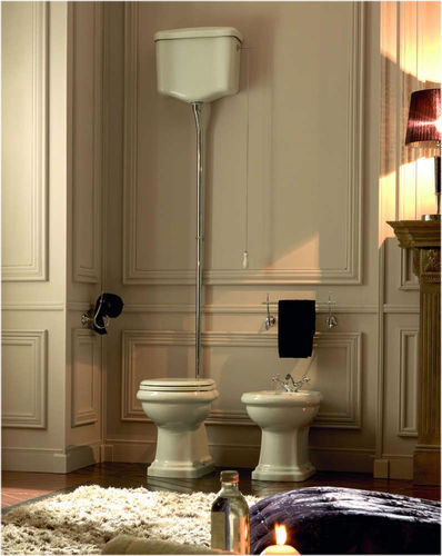 Retro Stand-WC Kombination mit Spülkasten hochhängend + Zubehör (chrom) + WC-Sitz (Absenkautomatik)